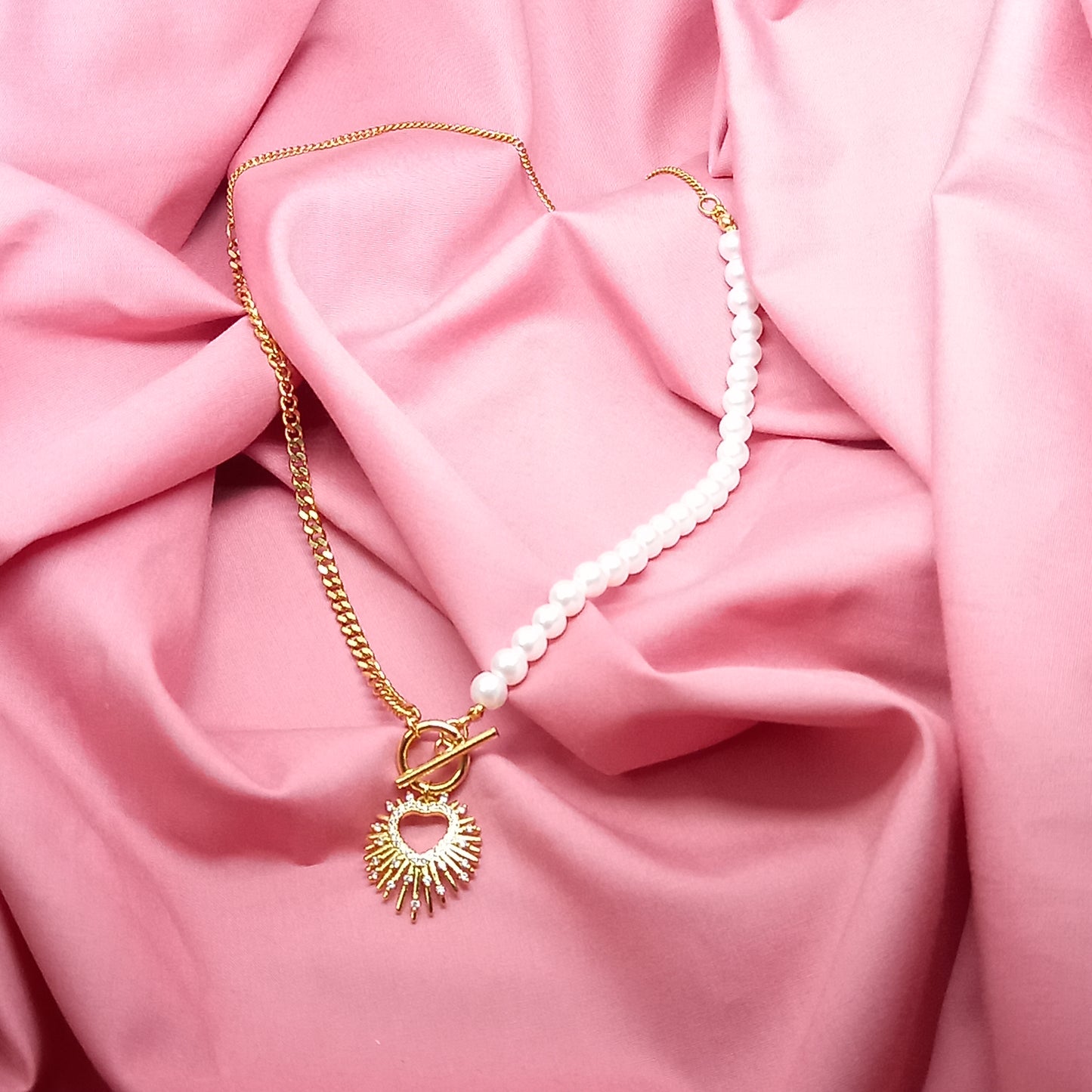 Aphrodite-Halskette mit diesen Perlenohrringen